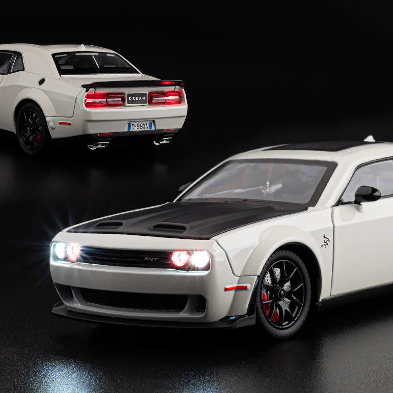 1:24 Dodge Challenger Hellcat Redeye Alloy Car 