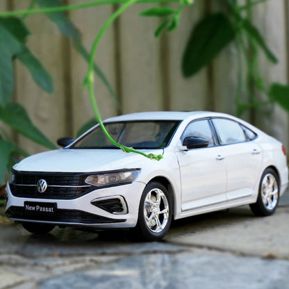 1:24 Volkswagen Passat 2023 Alloy Model Car 