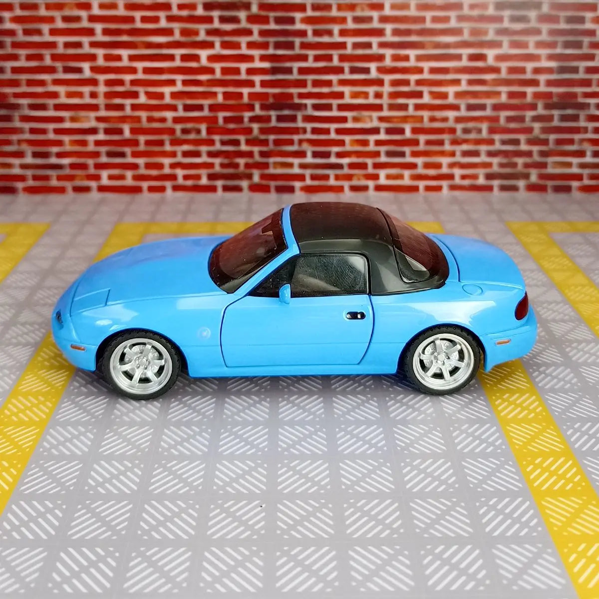 Mazda MX-5 Diecast Model