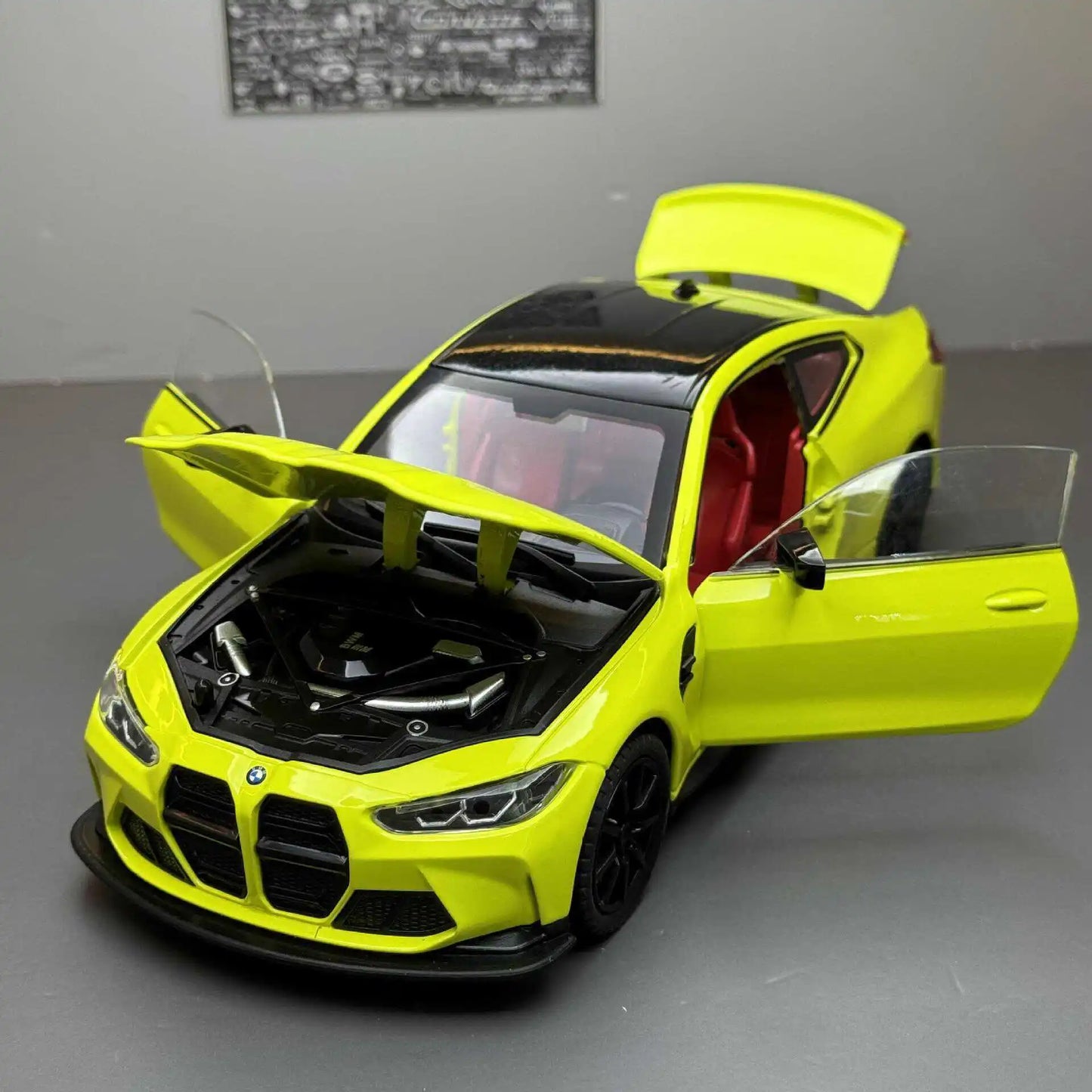 1:24 BMW M4 Wettbewerbslegierungsauto -Modell 