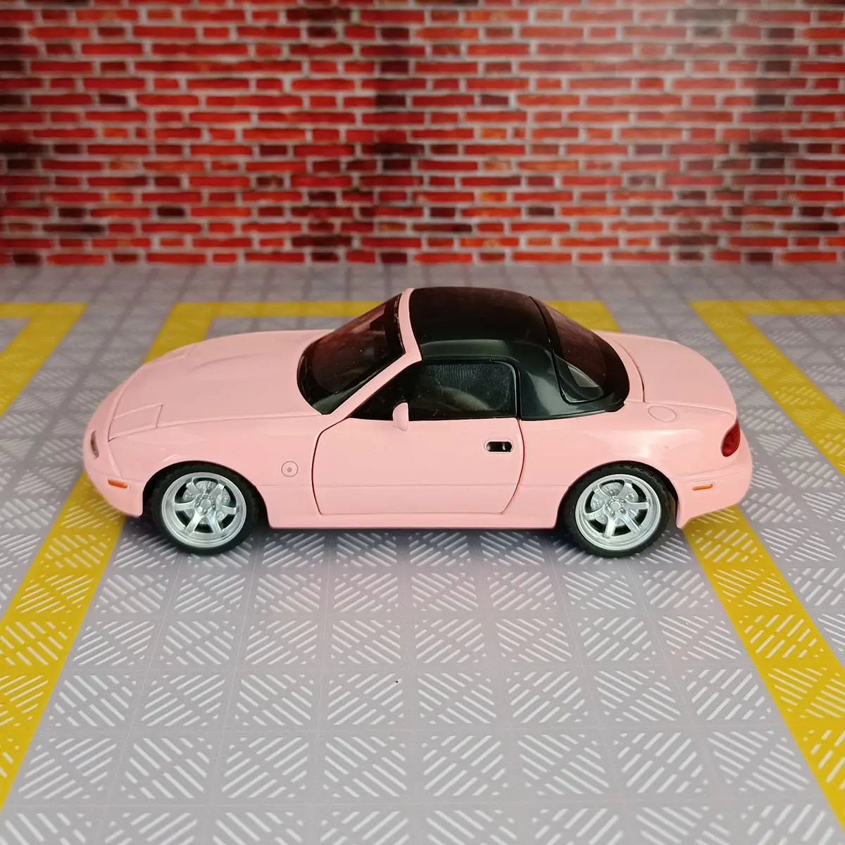 Mazda MX-5 Diecast Model