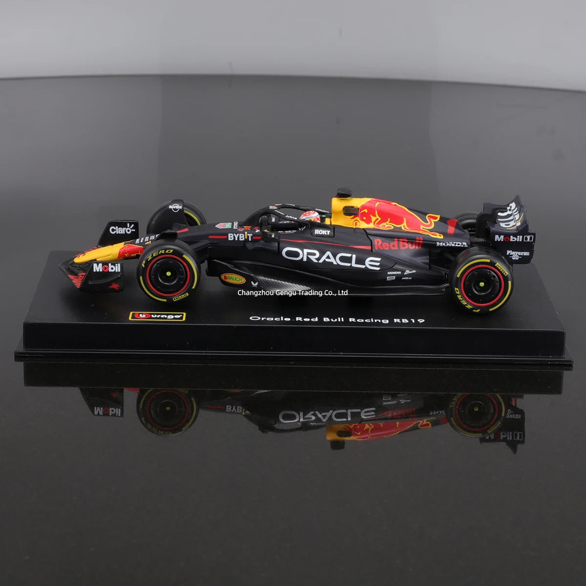 Red Bull F1 Racing RB19 in miniatura